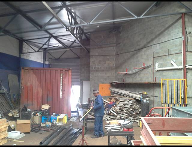 780M² FACTORY FOR SALE IN OTTERY